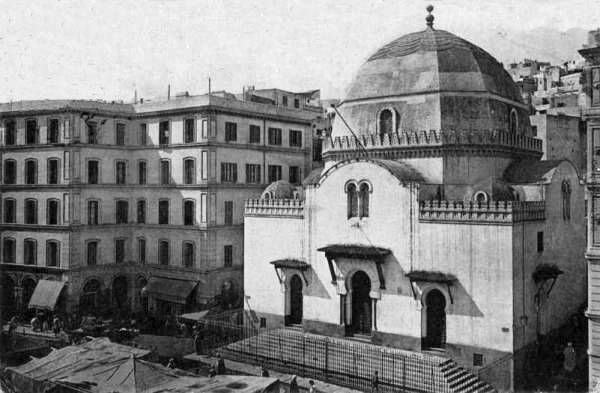 La Grande Synagogue sur la place Rabbin Bloch.